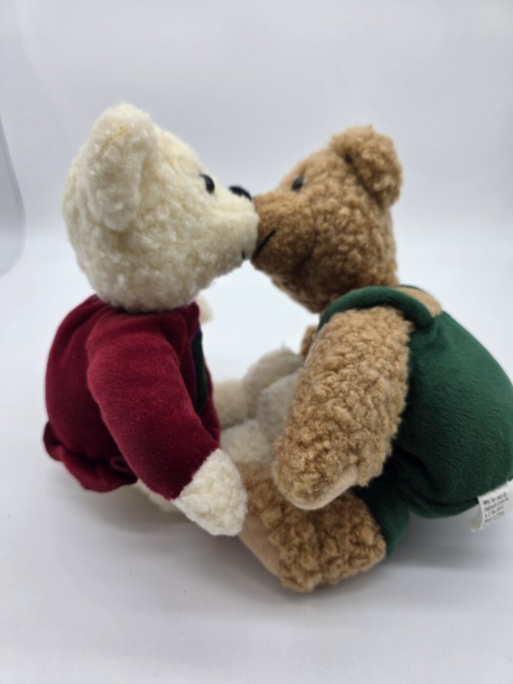 Hallmark Kiss Kiss Mistletoe Magnetic Kissing Teddy Bear Pair Christmas Plush - Picture 5 of 15